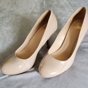 Nude pumps